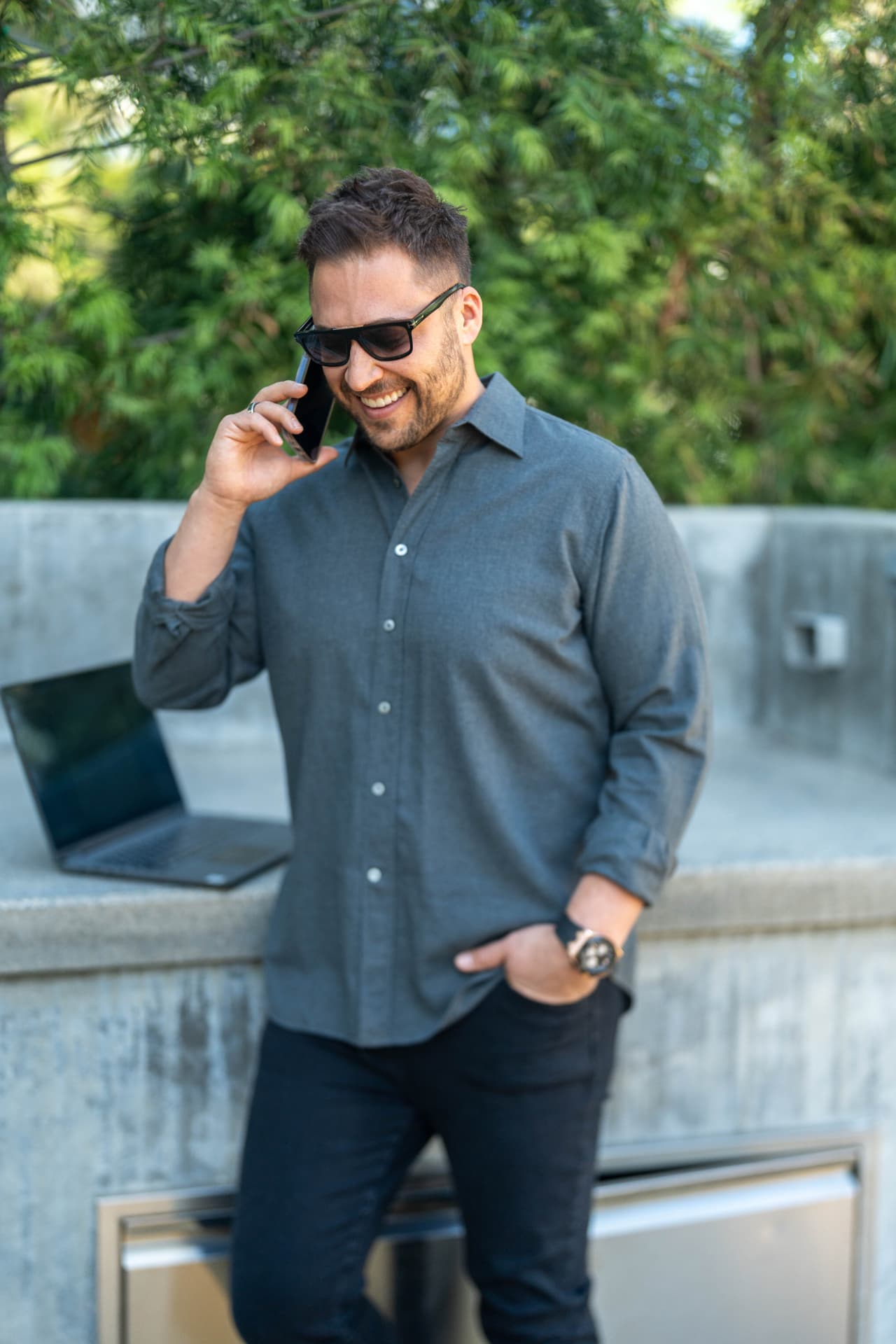 Neil Anders speaking with a client
